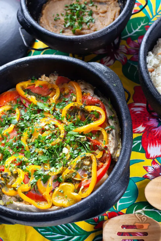 Moqueca de peixe tradicional receita deliciosa e super fácil