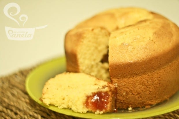 um mimo de bolo de fubá