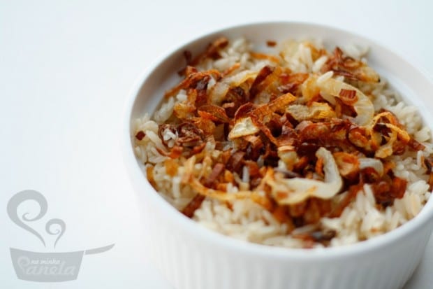arroz com cebola crocante