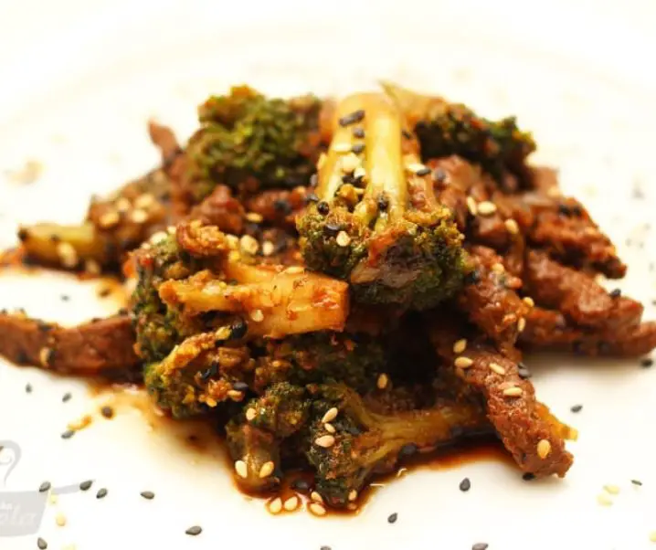 carne oriental com brócolis