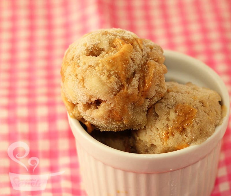 Sorvete de banana com doce de leite