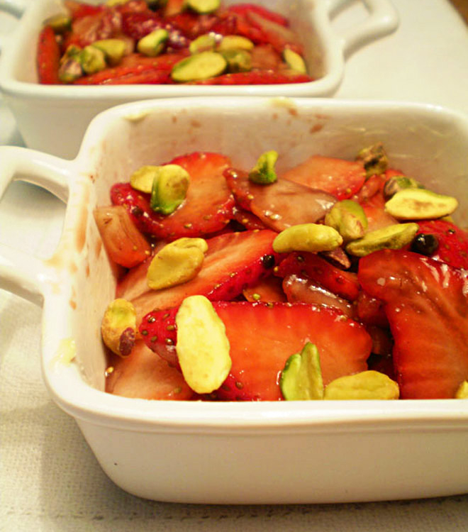 crumble de morango com pistache
