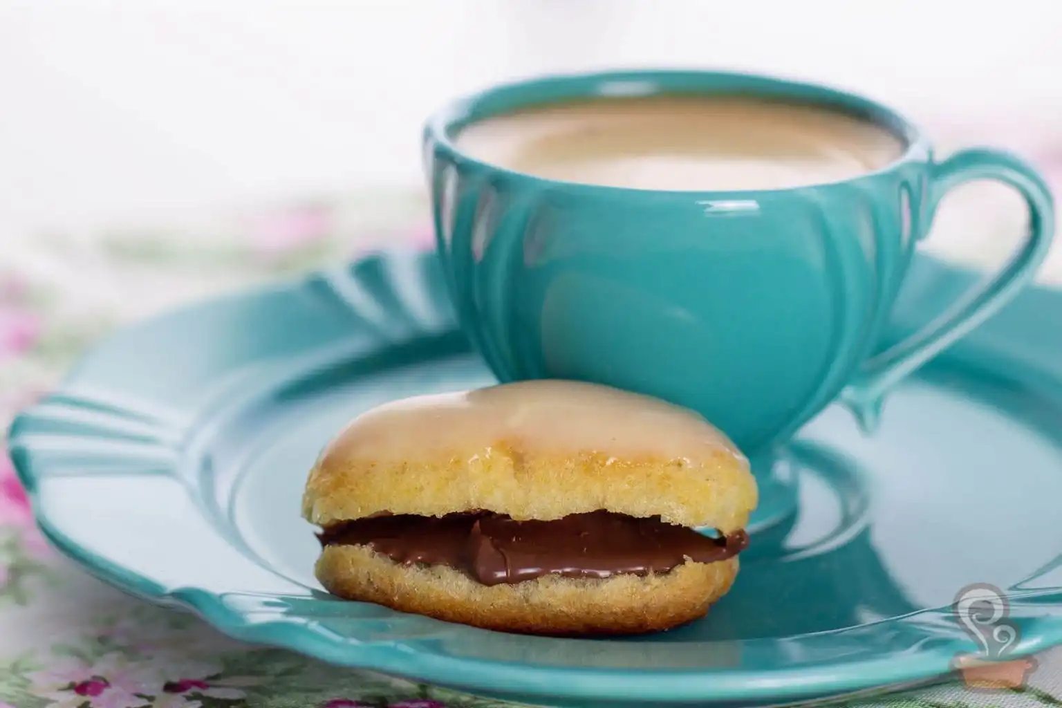 Eclair de nutella com chocolate branco