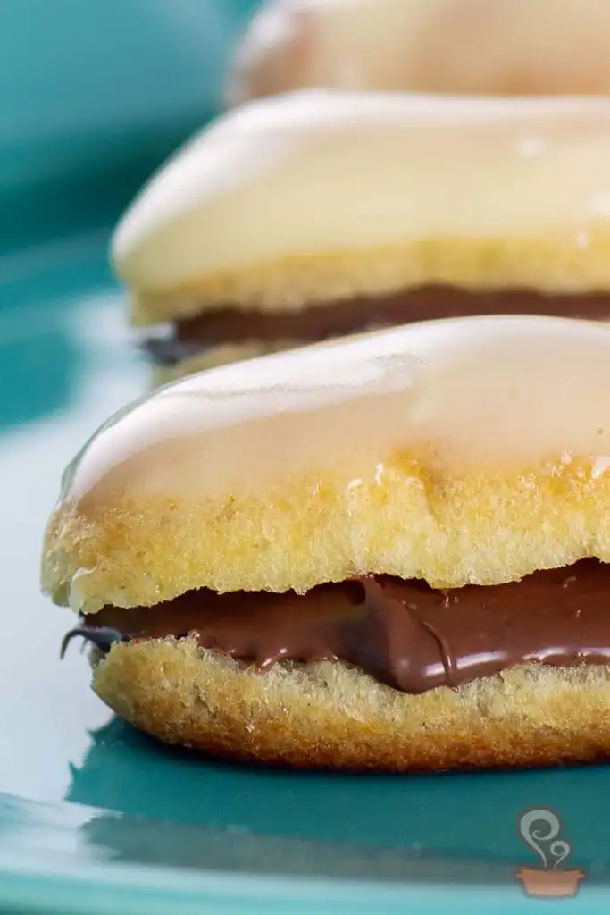 Eclair de nutella com chocolate branco
