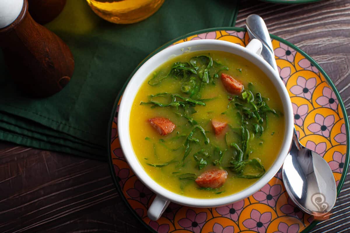 Caldo verde de batata baroa - receita deliciosa e fácil de fazer