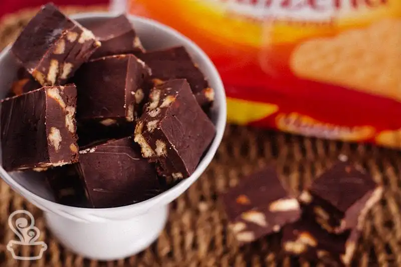 Fudge com biscoito maizena