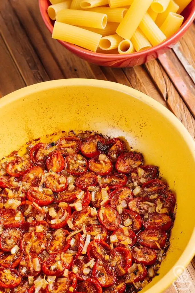 Macarrão com molho de tomate Macarrão com molho de tomate