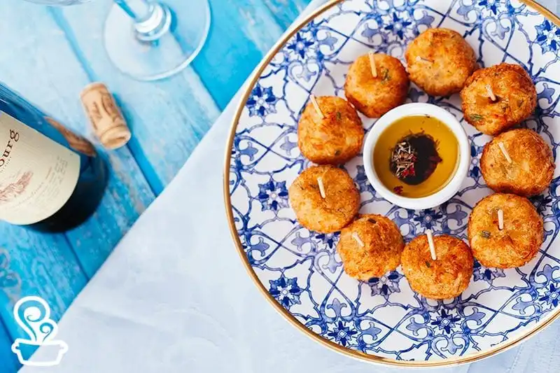 Bolinho de bacalhau com aipim
