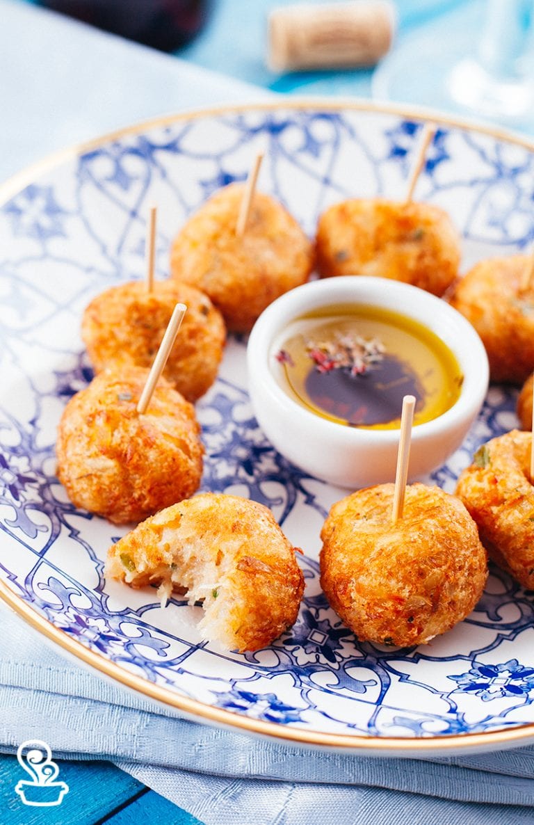 Bolinho de bacalhau com aipim super fácil de fazer!