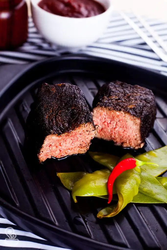 Filé na crosta de café