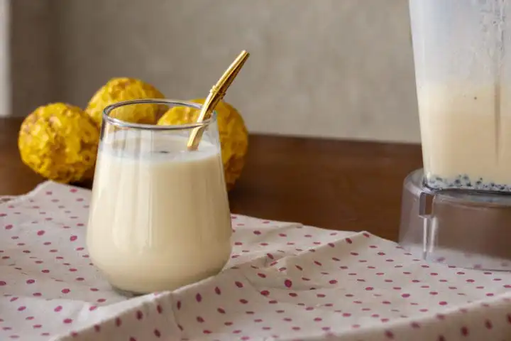 Iogurte caseiro com frutas