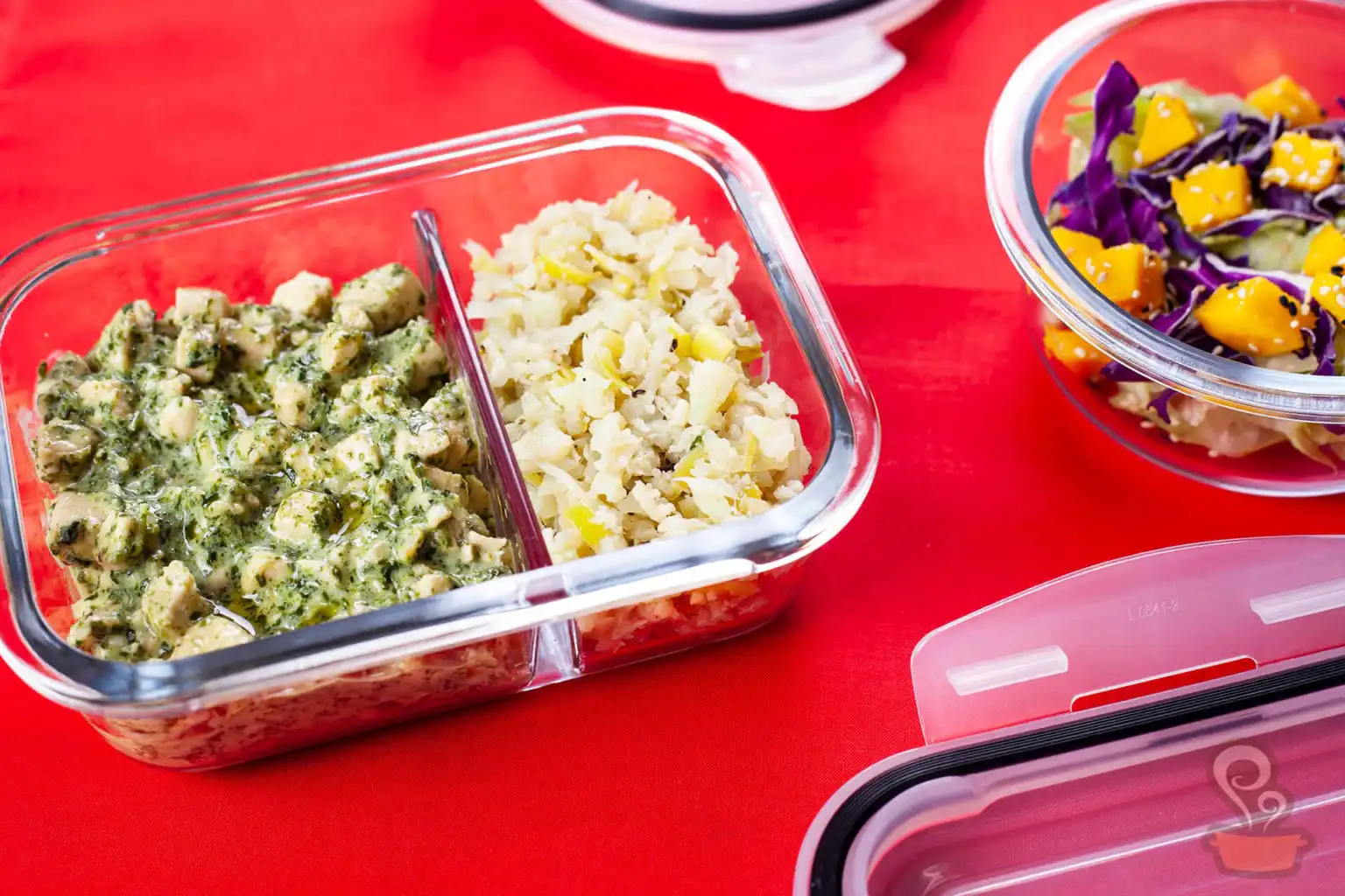 Frango no molho de iogurte e espinafre Frango no molho de iogurte e espinafre