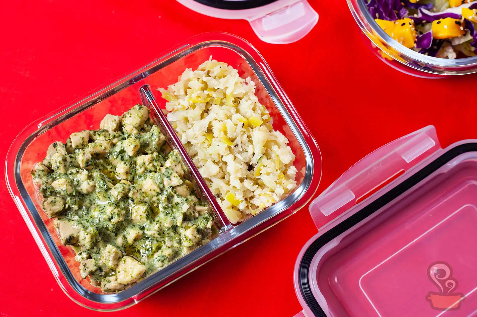 Frango no molho de iogurte e espinafre