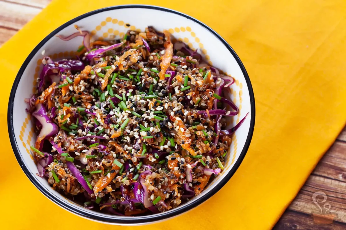 Salada de quinoa agridoce