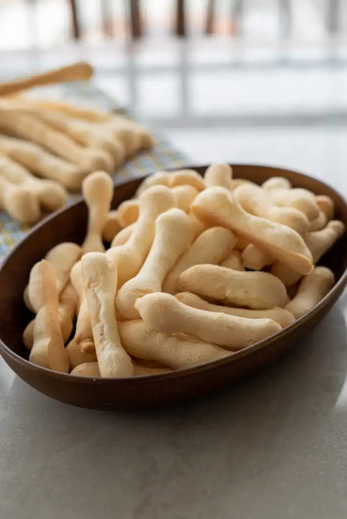 como fazer biscoito de polvilho azedo assado