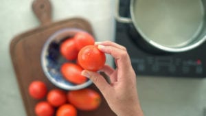 como fazer tomate pelado