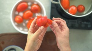 como fazer tomate pelado