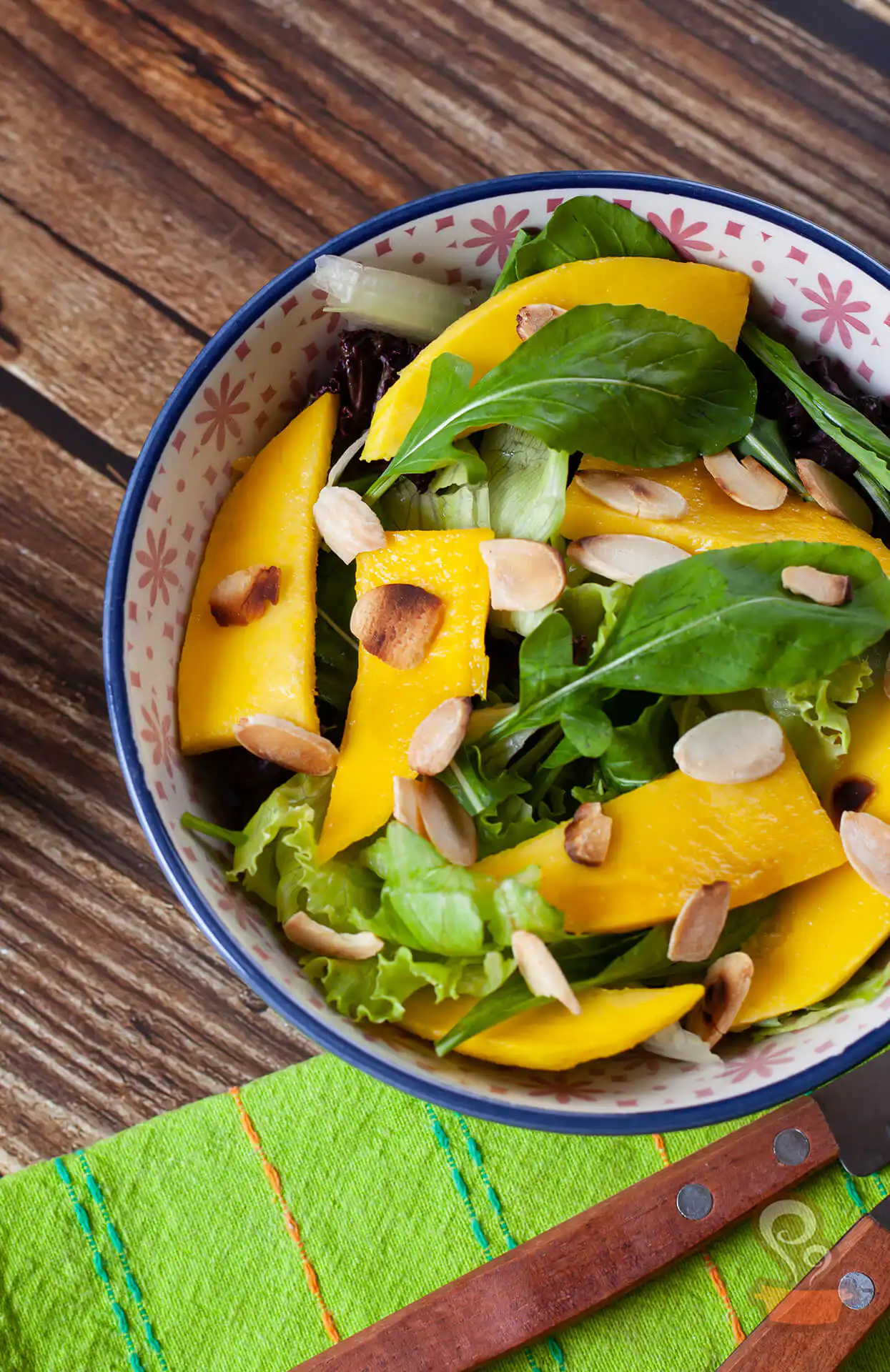 Salada de rúcula com manga - naminhapanela.com