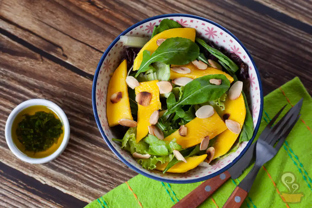 Salada de rúcula com manga - naminhapanela.com
