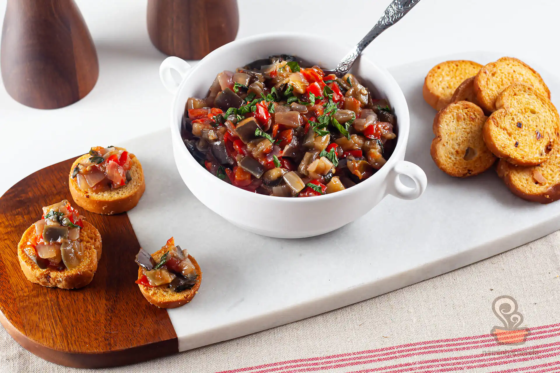 Caponata de berinjela e hortelã
