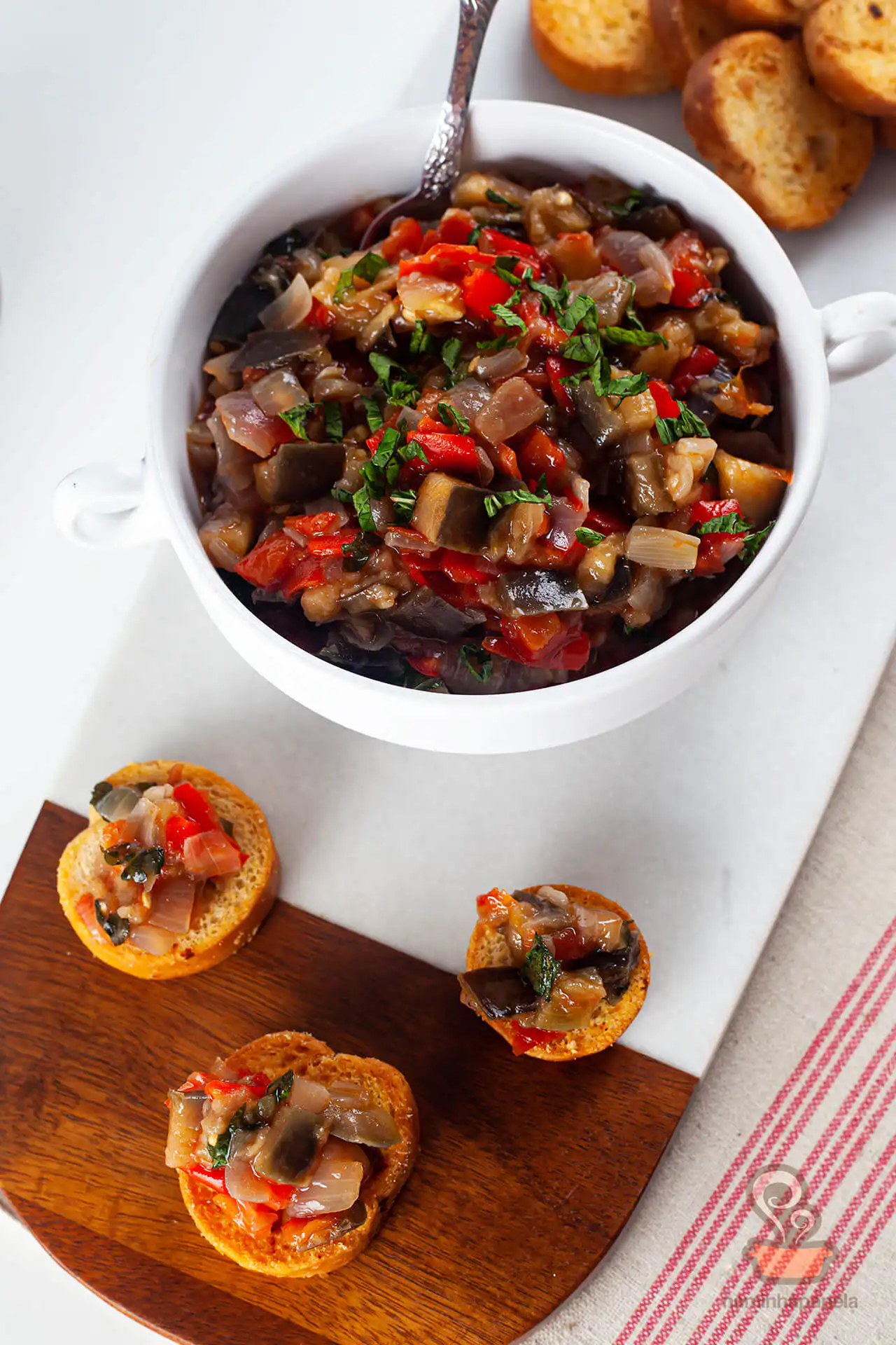 Caponata de berinjela e hortelã Caponata de berinjela e hortelã