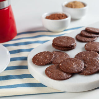 Biscoito de chocolate fácil - naminhapanela.com