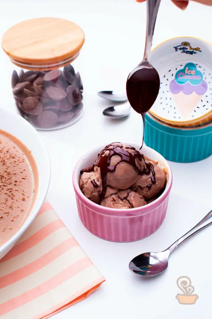 Calda de chocolate para sorvete - naminhapanela.com