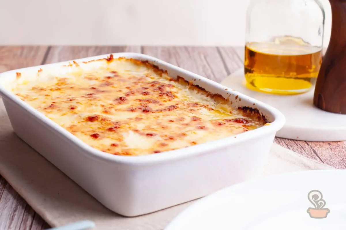 Batata gratinada com molho branco