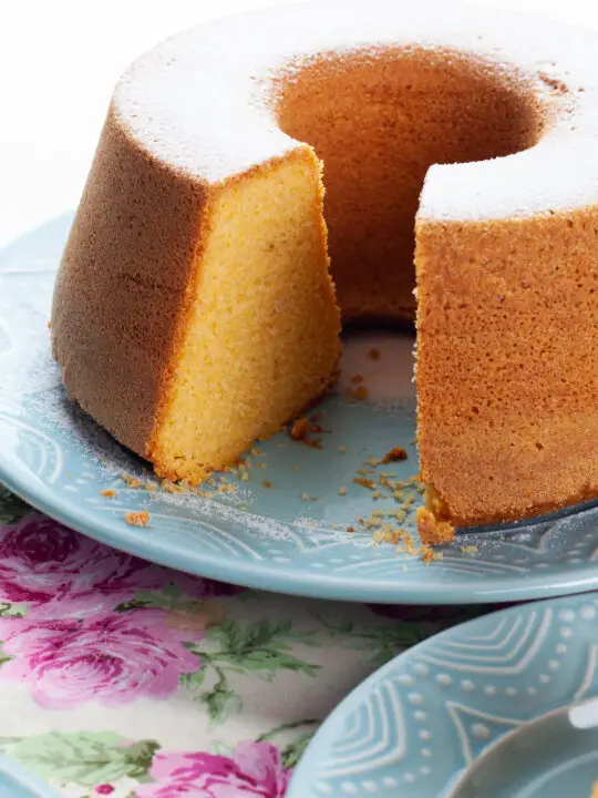 Bolo de fubá com erva doce fofinho e simples