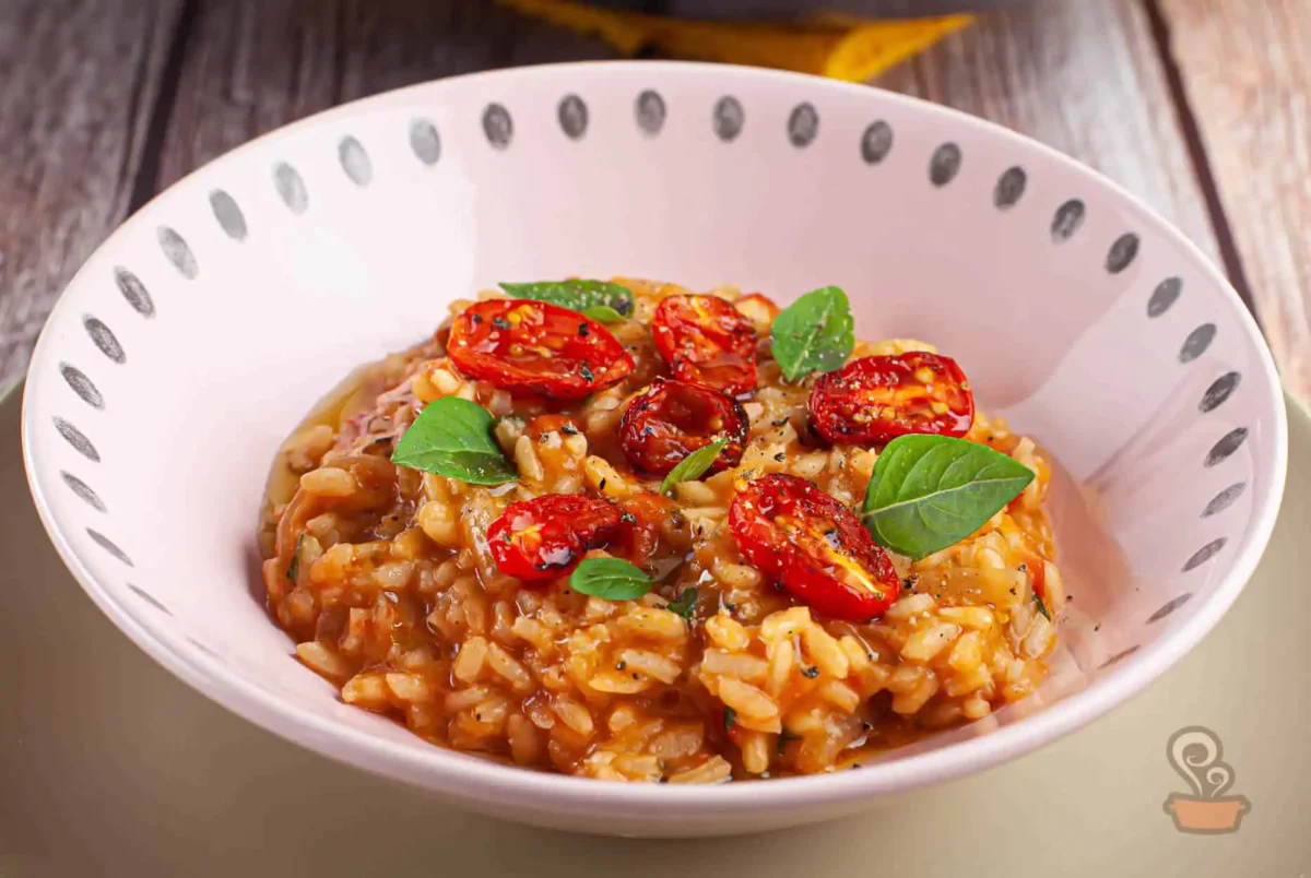 Risoto de tomate com cebola caramelizada