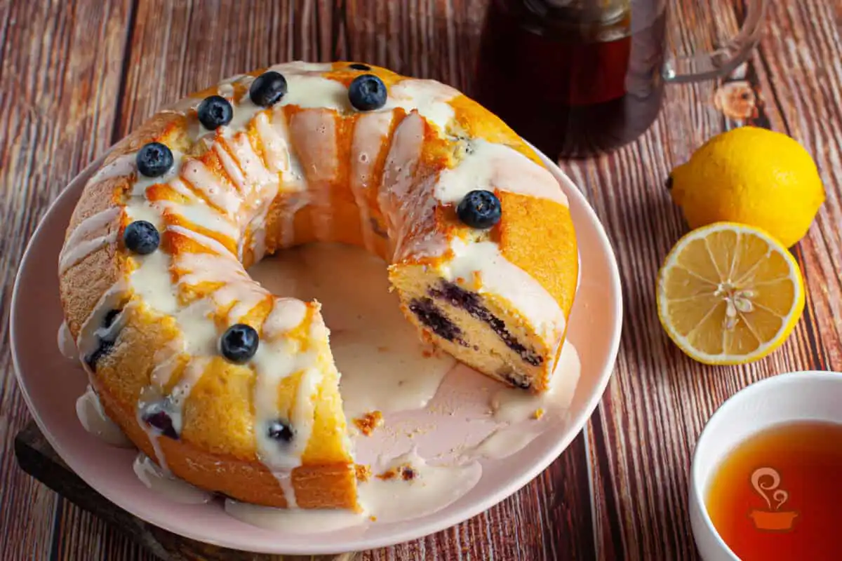 Bolo de limão com mirtilos