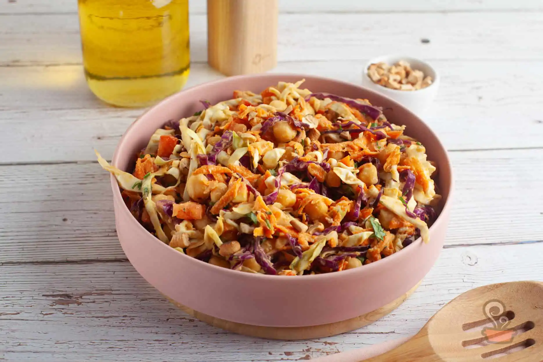 Salada com repolho crocante