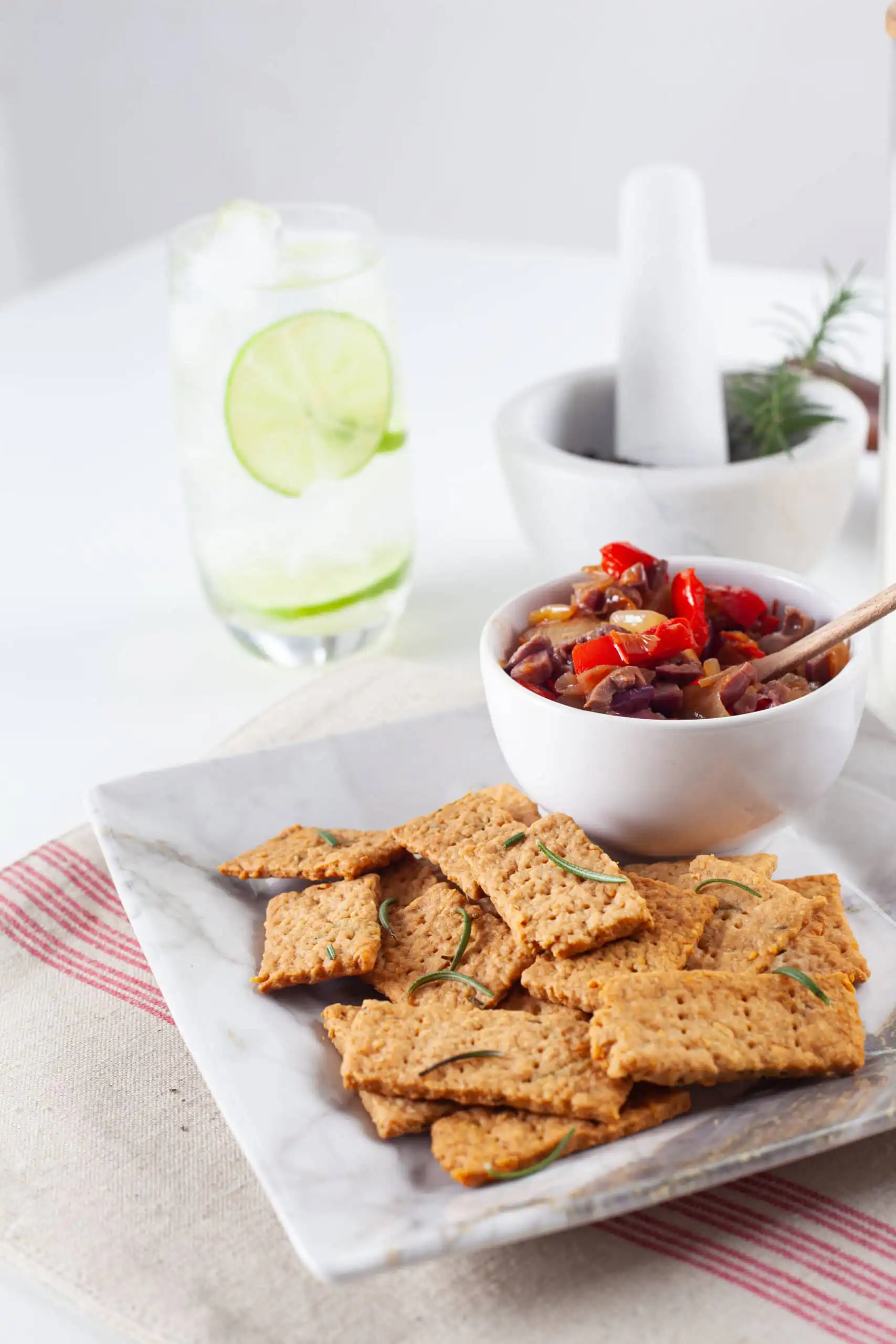 Biscoito de queijo e alecrim