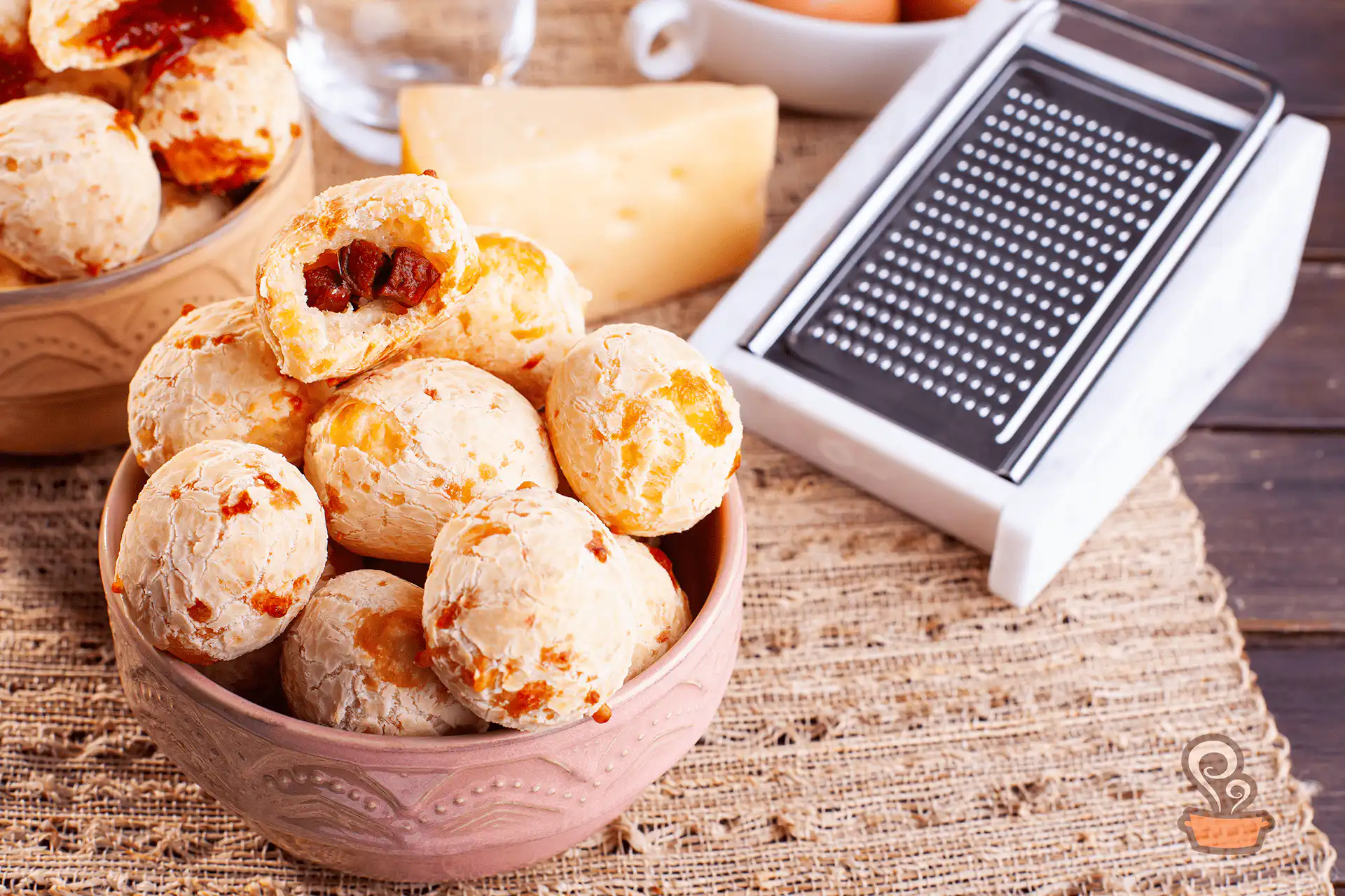 Pão de queijo recheado